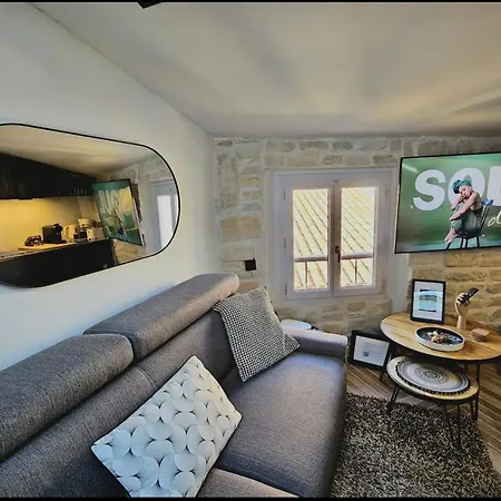 Sous Les Toits Apartment